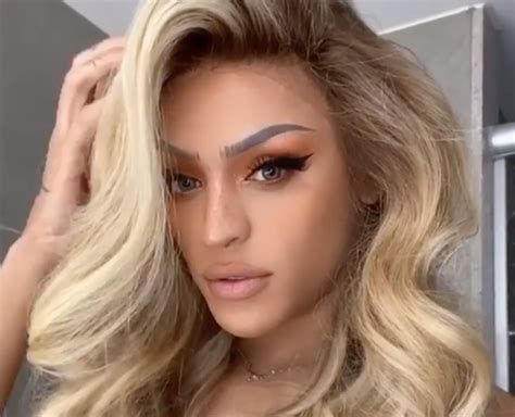 Nua Pabllo Vittar exibe bumbum gigantesco após tratamento