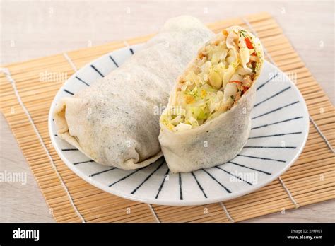 Delicious Popiah Lumpia Taiwanese Spring Roll For Traditional Tomb