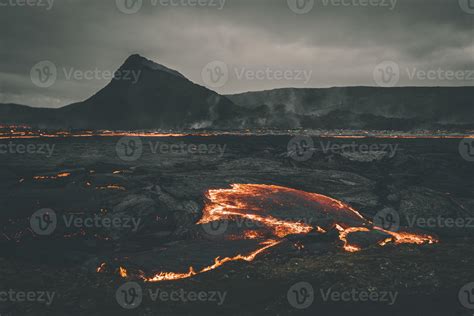 Vulkanausbruch Fagradalsfjall Island 4336266 Stock Photo Bei Vecteezy