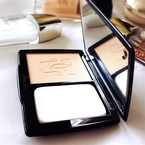 Powder That Caresses Guerlain Lingerie De Peau Powder Foundation