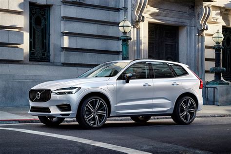 El Volvo XC60 actualiza su gama en España con versiones híbridas ...