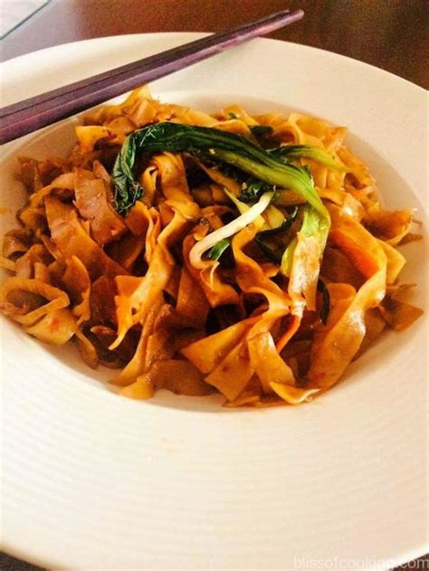 Kway Teow (Malaysian Flat Noodles) - Bliss Of Cooking