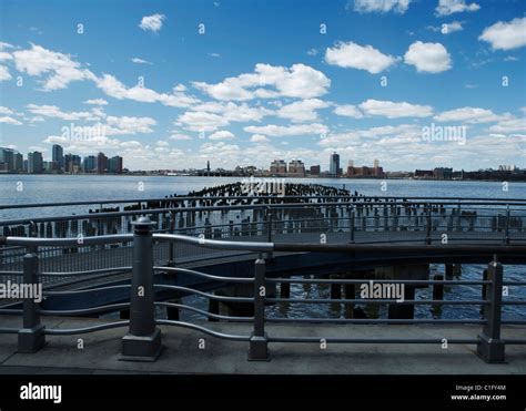 Bronx Skyline Hi Res Stock Photography And Images Alamy