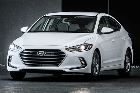 2017 Hyundai Elantra Review And Ratings Edmunds