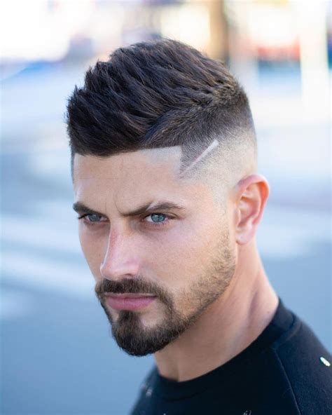 Os Cortes Masculinos Risco No Cabelo Est O Em Alta Assim Como O