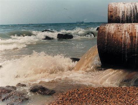 Medio Ambiente Contaminación De Ríos Y Mares Por Desagües De Aguas