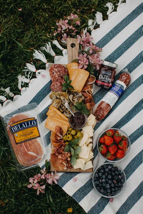 10 Collection Charcuterie Board Ideas For Picnic