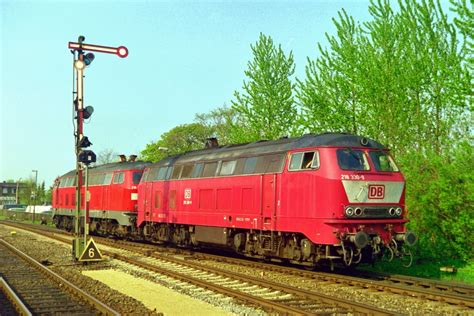 218 330 als Rangierfahrt am 29 04 2000 in Niebüll Bahnbilder de