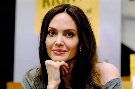 Angelina Jolie Ammette Di Essere Sola Dopo Il Suo Divorzio Da Brad