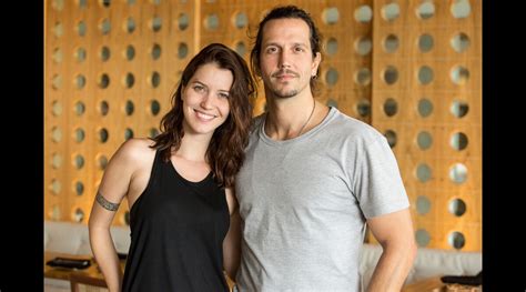 Foto Gui Vladimir Brichta invade ônibus em que Júlia Nathalia Dill