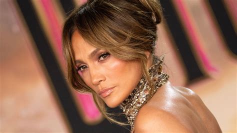 Jennifer Lopez Ense A C Mo Llevar Blusa Transparente Con Jeans Rectos