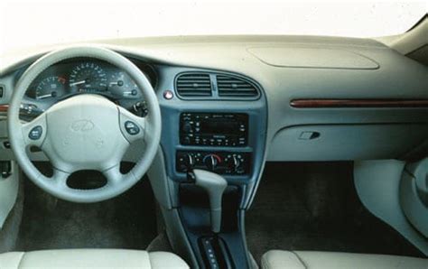 1997 Oldsmobile Cutlass Pictures 10 Photos Edmunds