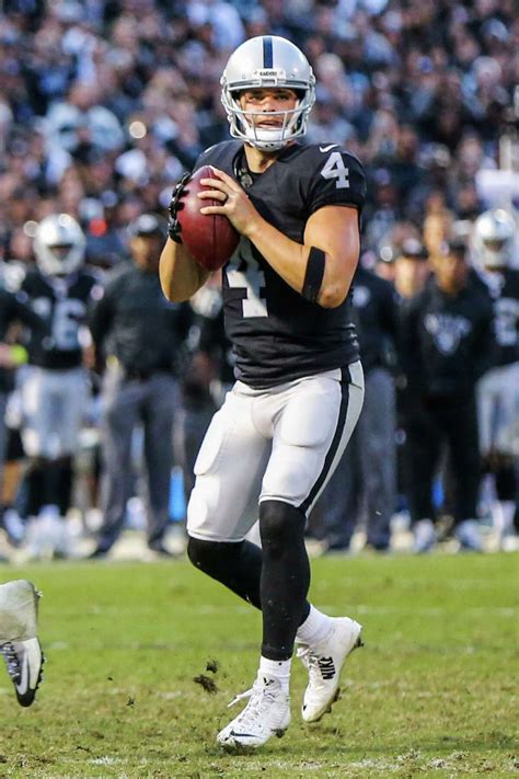 Raiders' Derek Carr becomes NFL's highest paid player