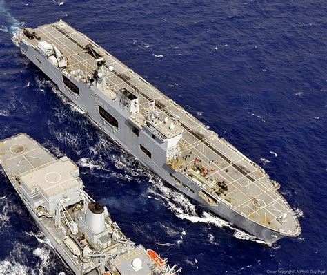 LHS - HMS Ocean (L12) : Amphibious Ships