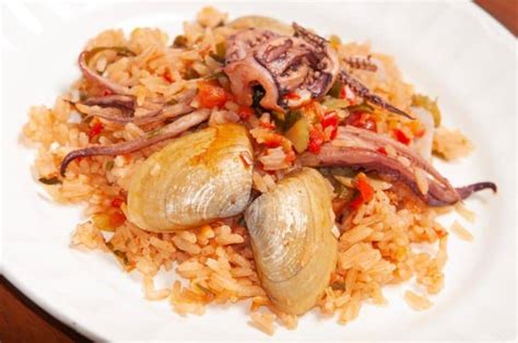 Arroz Con Calamares Y Almejas Comedera Recetas Tips Y Consejos