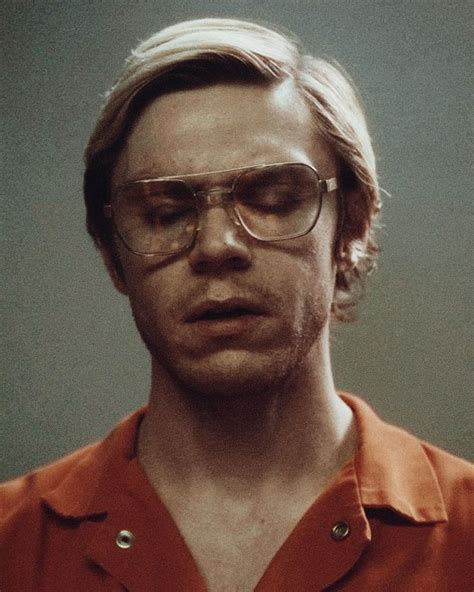 Evan Peters As Jeffrey Dahmer In Monster The Jeffrey Dahmer Story