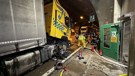 Sachsen Lkw Brand In Autobahntunnel F Hrte Zu Stundenlangem Stau N Tv De