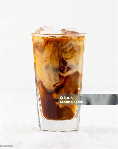 Segelas Es Kopi Foto Stok Unduh Gambar Sekarang Es Minuman Susu