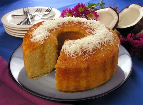 Bolo De Coco Com Calda De Caramelo Guia Da Cozinha