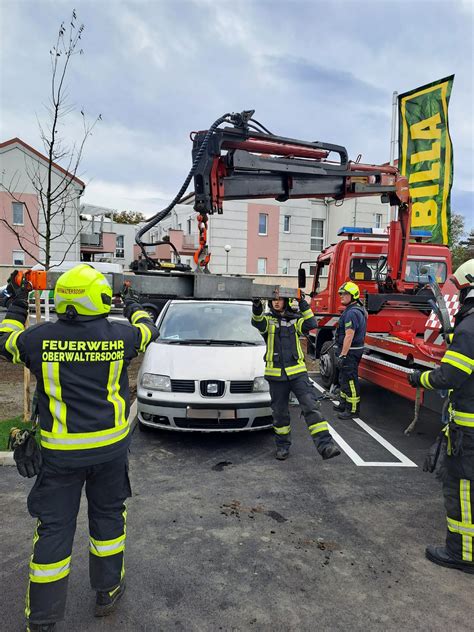 Pkw Mit Ladekran Geborgen Ff Oberwaltersdorf