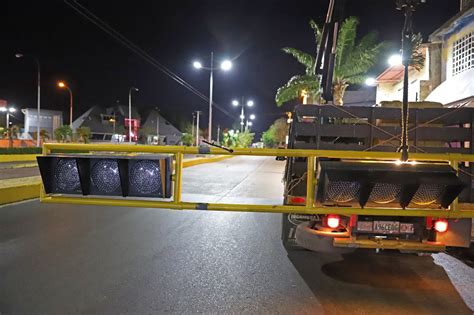 Avanza instalación de semáforos inteligentes en la avenida Juncal