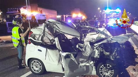 Tragedia In Autostrada A4 Muore Una Ragazza Di 20 Anni La Cronaca Di