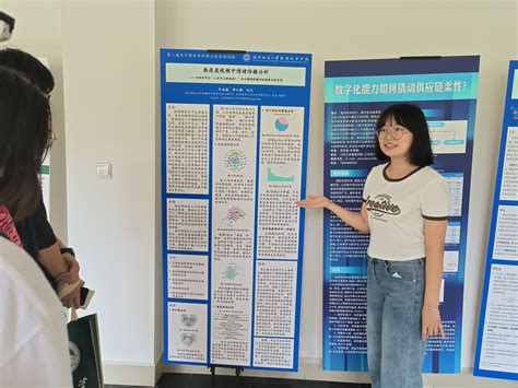 RCNS Master Studens Li Qinya And Niu Haoying Gave Oral Presentation And