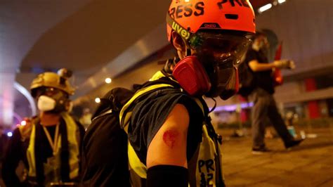 Serviço de metrô é interrompido em Hong Kong por protestos violentos