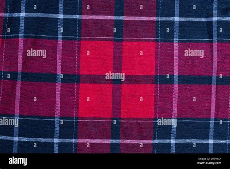 Texture of red-black checkered fabric Stock Photo - Alamy