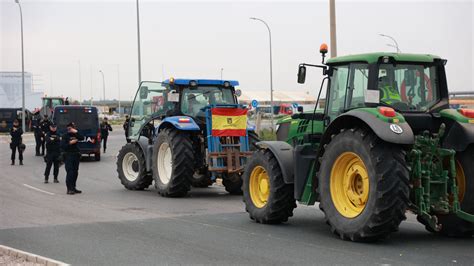 Un Conductor Atropella A Tres Agricultores Y A Un Guardia Civil Al