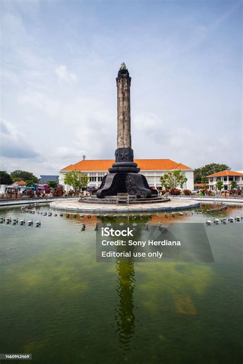 Tugu Muda Dan Museum Mandala Bhakti Di Latar Belakang Landmark