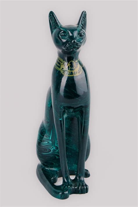 Statue de la déesse Bastet de lEgypte ancienne sculptée à la main chat