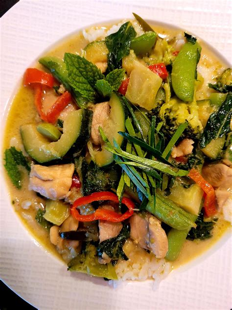 Made The Gaeng Khiao Waan Gai Thai Green Curry With Chicken R