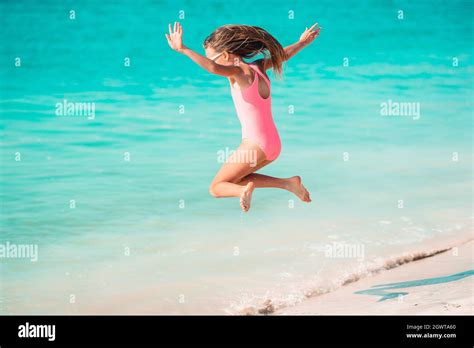 Mädchen in bikini jahre Fotos und Bildmaterial in hoher Auflösung Alamy