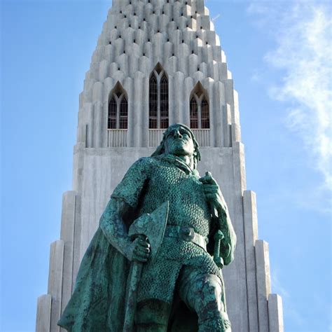 Leifur Eiríksson, Hallgrimskirkja - HIDDEN ICELAND