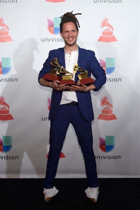 Vicente García Poses In The Press Room With Awards For Best Singer