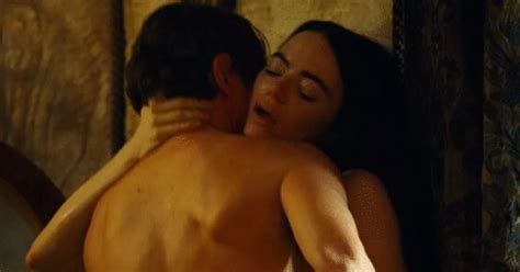 Emma Stone Was Naked All The Time On Set To Honour Horny Poor Things Character Daily Star