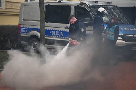 Protest Rolnik W W Warszawie Parali Centrum I Starcia Manifestuj Cych