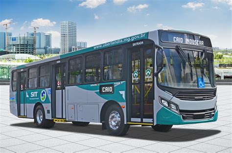 Caio entrega ônibus para cidades de Minas Gerais