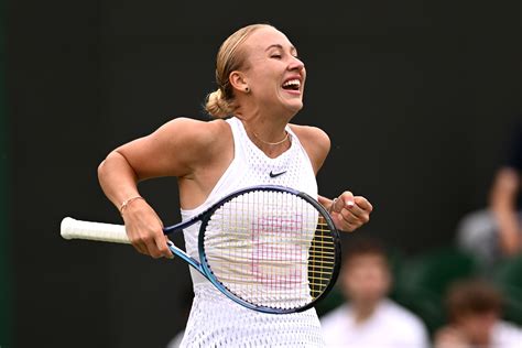 Poppin Bottles Wimbledon Crowd Scolded For Popping Champagne During