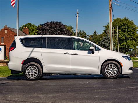 2023 Chrysler Voyager LX Chrysler 3 Passenger And 2 Wheelchair Van