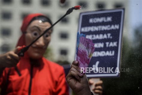 Unjuk Rasa Peringati Hari Anti Korupsi Sedunia Di Gedung KPK