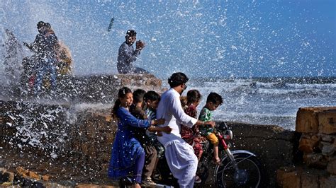 As Gujarat Gears Up For Cyclone Biparjoy S Landfall Dos And Don Ts To