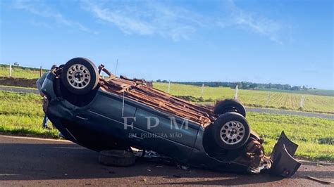 Carro Capota Na Rodovia Entre Franca E São José Da Bela Vista Em