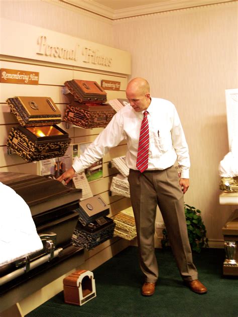 Utah's Best Mortician - Lindquist - for Your Obituary and Support 5