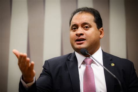 Senado analisa projeto de Weverton Rocha que prevê exame de