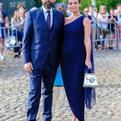 Laura Escanes posa junto a su marido Risto Mejide en la boda de María