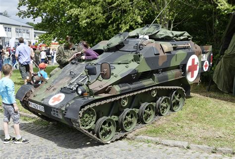 Br Ckenlegepanzer Biber Der Pioniere Auf Leo Fahrgestell Beim Tag Der