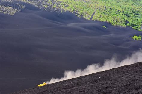 Volcano Surfing – Cerro Negro, Nicaragua (18.03.18) – JONO VERNON-POWELL