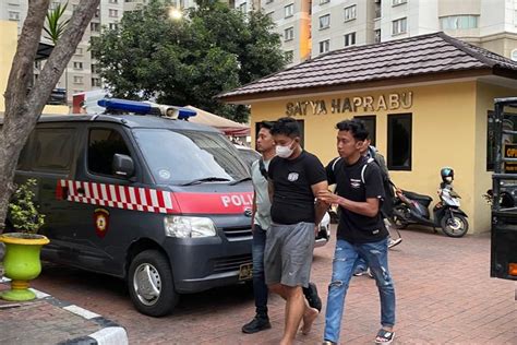 Foto Pembunuh Wanita Di Depan Mal Central Park Sudah Siapkan Pisau